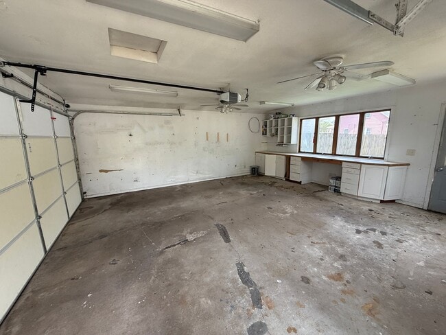 Building Photo - For Rent: Spacious 4-Bedroom Home in Moline, IL – $1,750/month