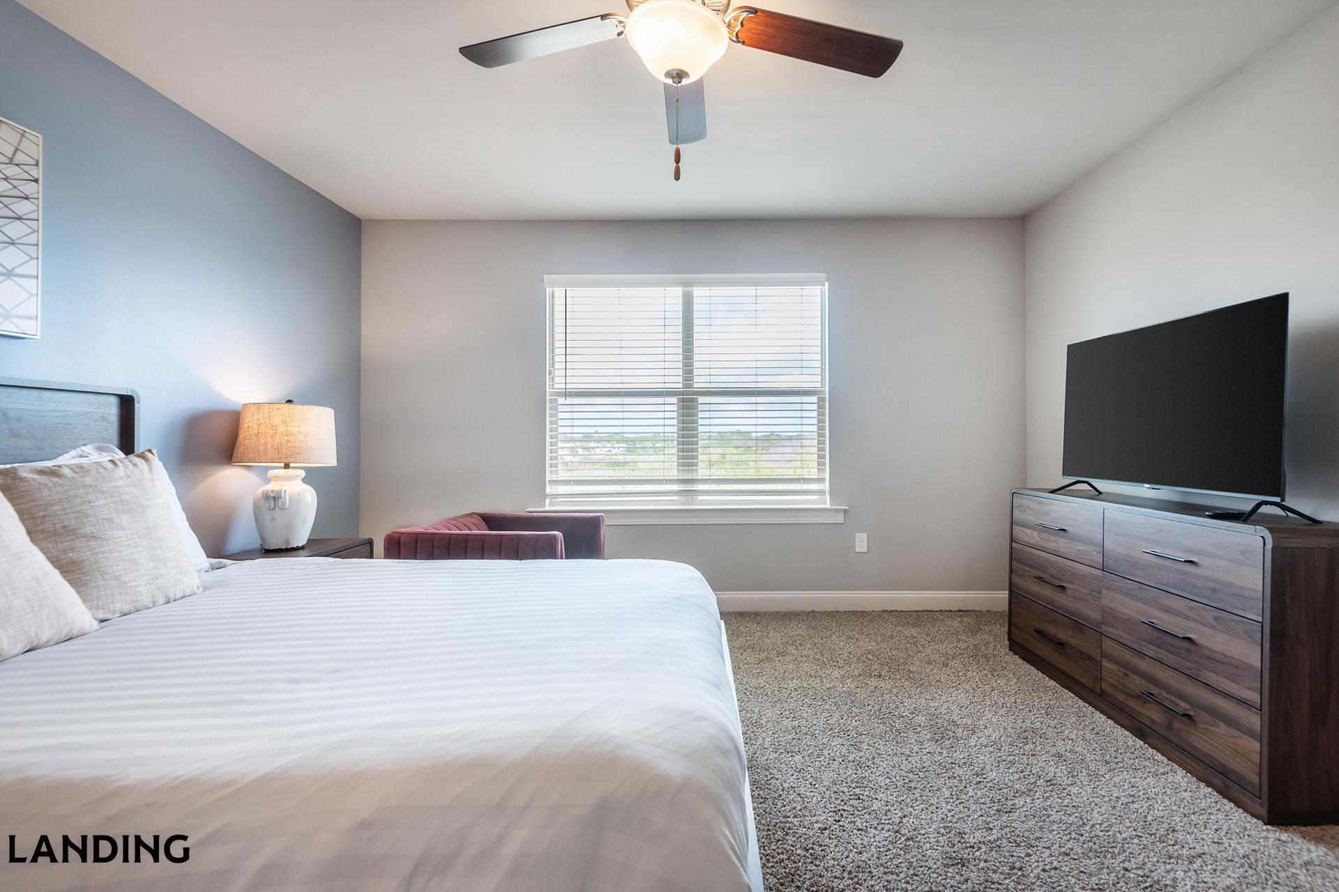 Building Photo - 305 Laredo Dr