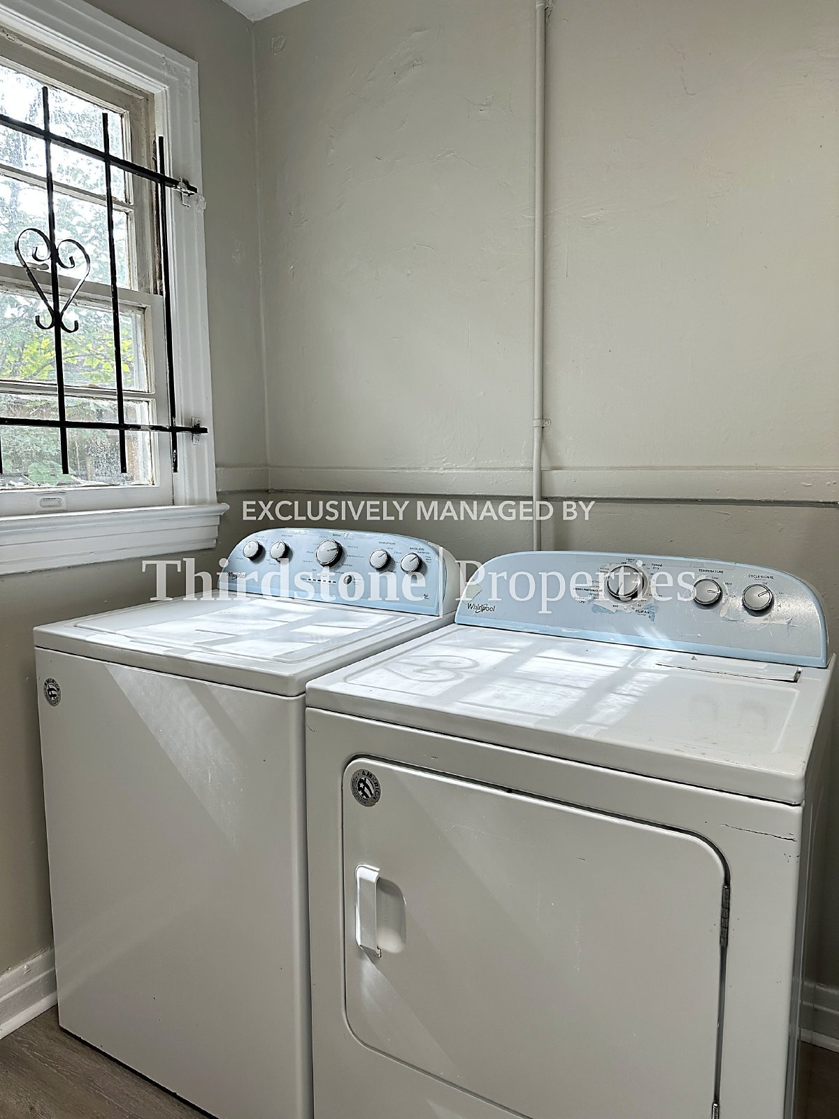 Building Photo - 562 W 49th St