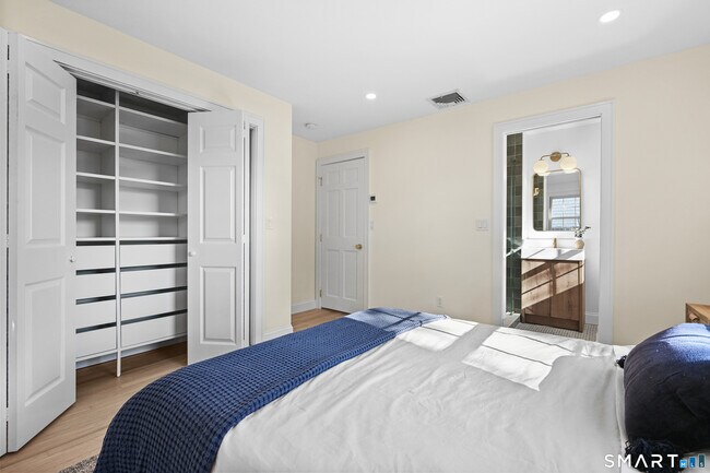 Building Photo - 8 Millard St