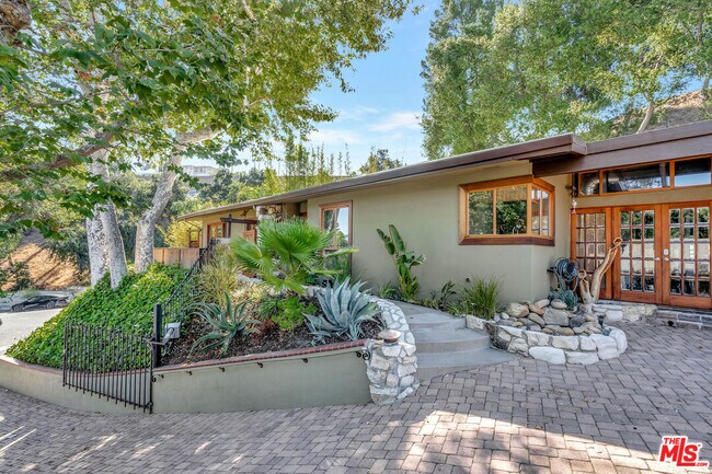 Building Photo - 15511 Woodcrest Dr