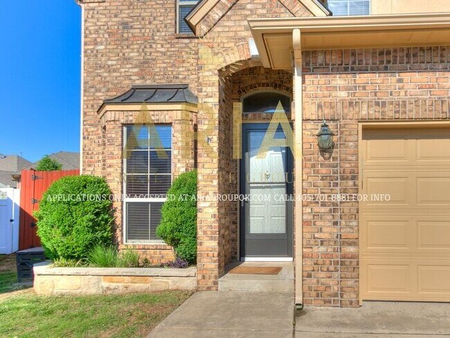 Building Photo - STUNNING 3 BED/2.5 BATH BROOKHAVEN DUPLEX!...