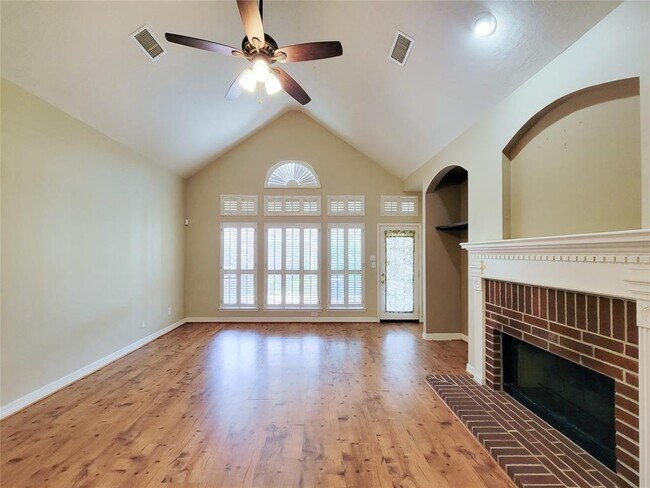 Building Photo - 3218 Vanity Dr
