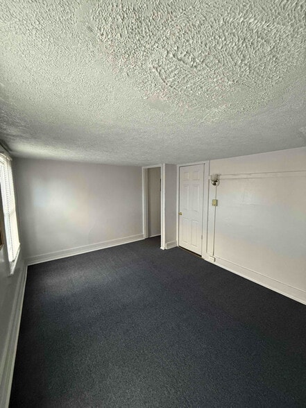 Building Photo - 148 S Van Buren Ave