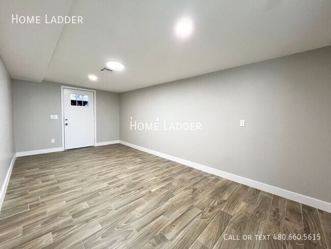 Building Photo - 415 S Lesueur-