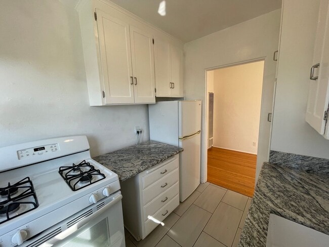 Building Photo - 3538 State St