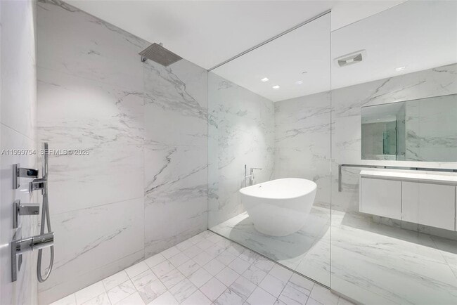 Building Photo - 1000 Biscayne Blvd