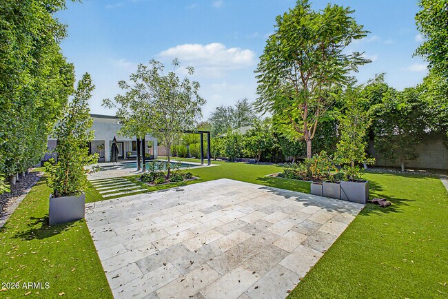 Building Photo - 2312 E Curnow Dr