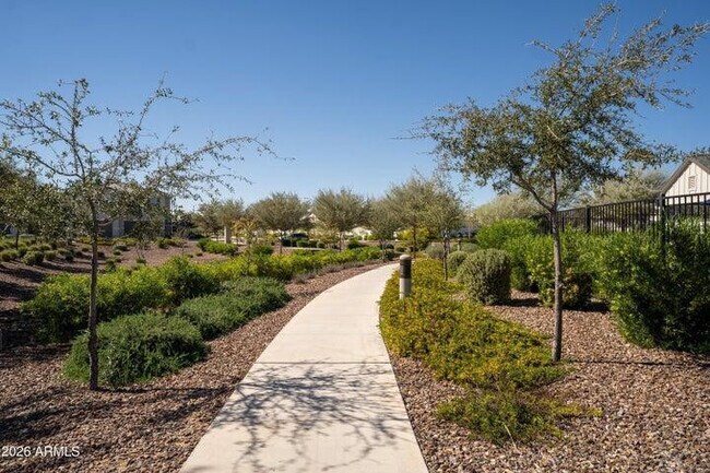 Building Photo - 5028 E Shady Glen Ave