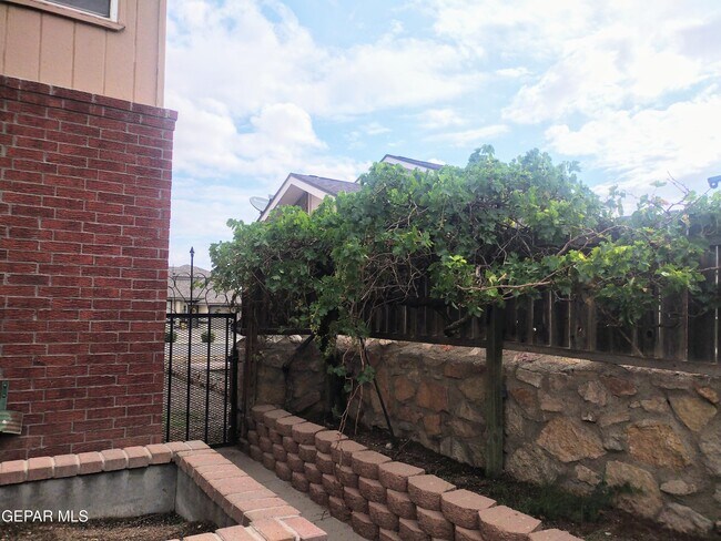 Building Photo - 4620 Loma Linda Cir