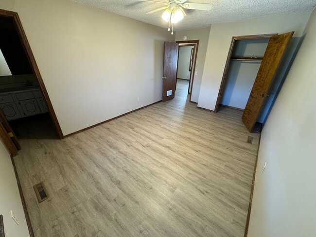 Building Photo - 1158 S Craig Ave