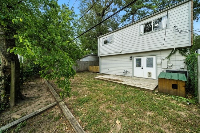 Building Photo - 13310 Ravensway Dr