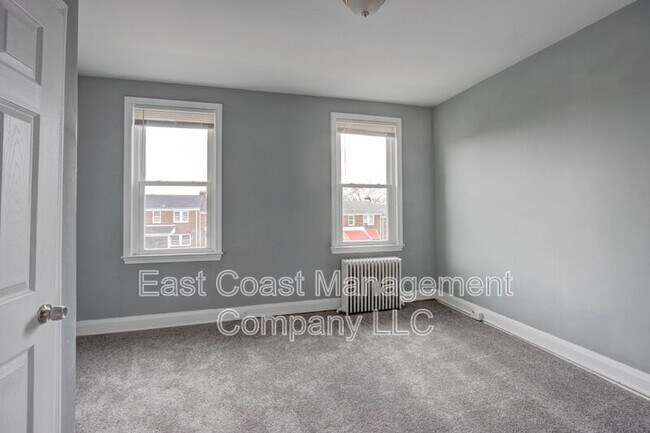 Building Photo - 1314 N Kenwood Ave