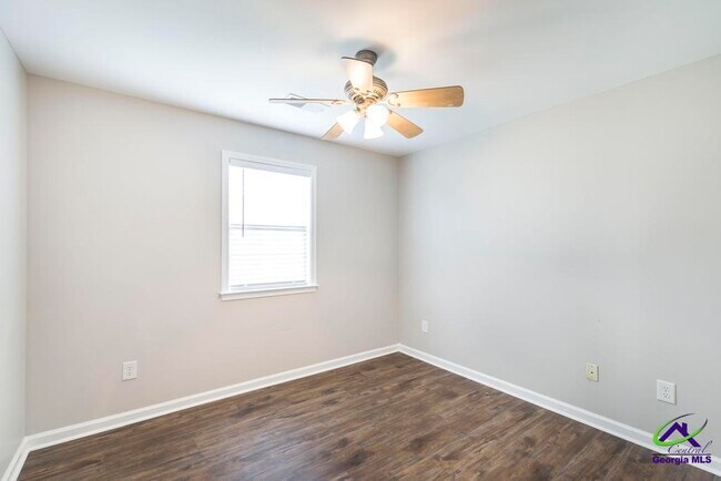 Building Photo - 200 Stirling Bridge Dr
