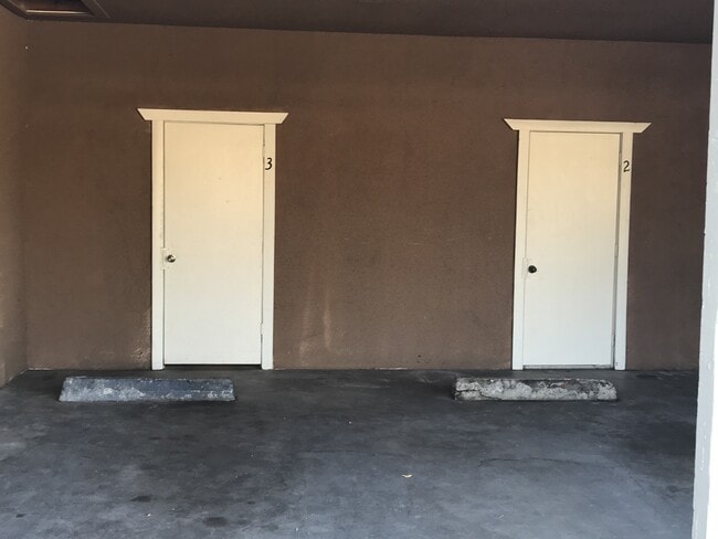 Building Photo - GIL560