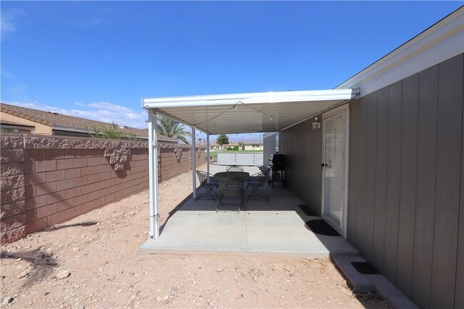 Building Photo - 1681 River Gardens Dr