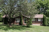 Building Photo - 621 Farview Dr