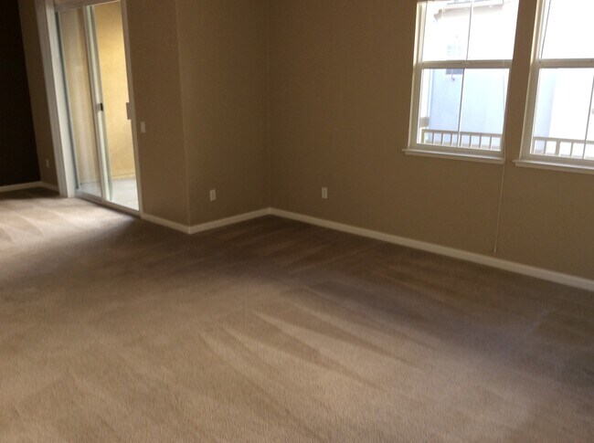 Building Photo - Opportunity Knocks! Updated Tri-Level prop...