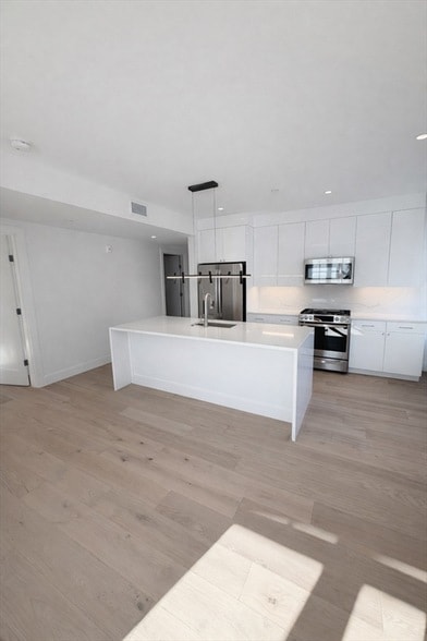 Building Photo - 65 L St