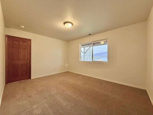 Building Photo - 6686 Washington 291B