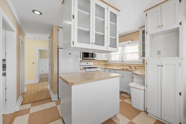 Building Photo - 255 Grant St