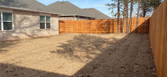 Building Photo - 4 Bedroom 2 Bathroom 2 Car Garage Home in Oakdale School District