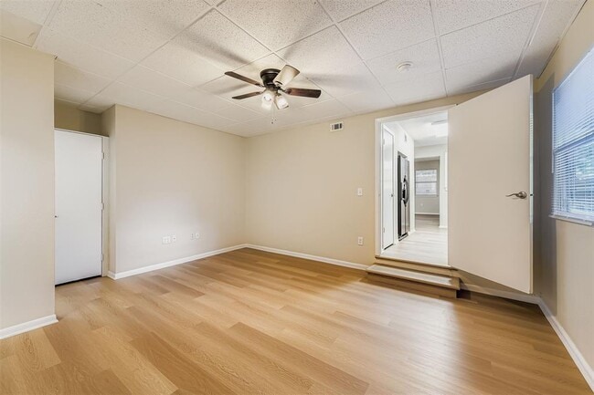 Building Photo - 3320 Blumie St