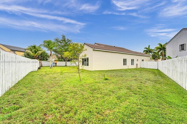 Building Photo - 1063 Cedar Falls Dr