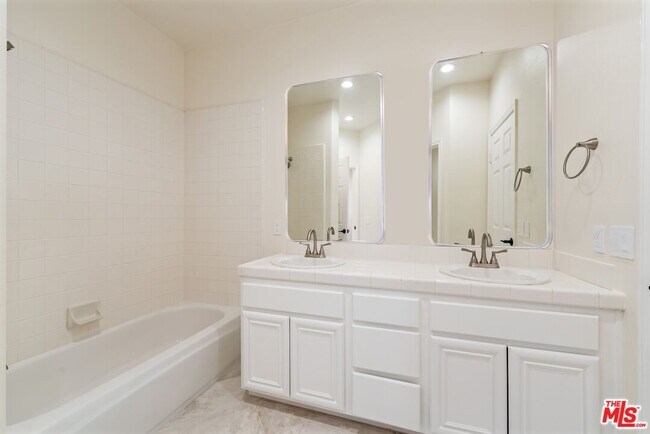 Building Photo - 18500 St Moritz Dr