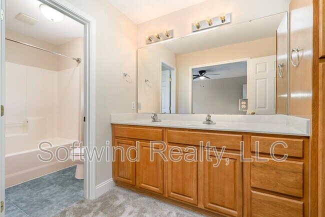 Building Photo - 1803 Red Bird Cir SE