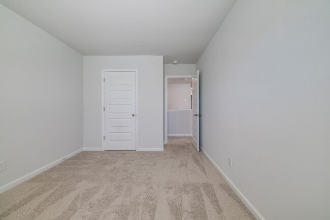 Building Photo - Spacious 4-Bedroom Home in Sought-After Lo...
