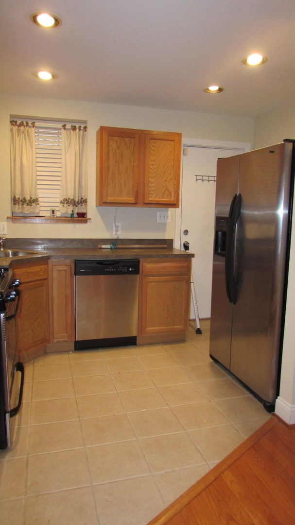 Building Photo - Amazing Rehab Townhome with Deck