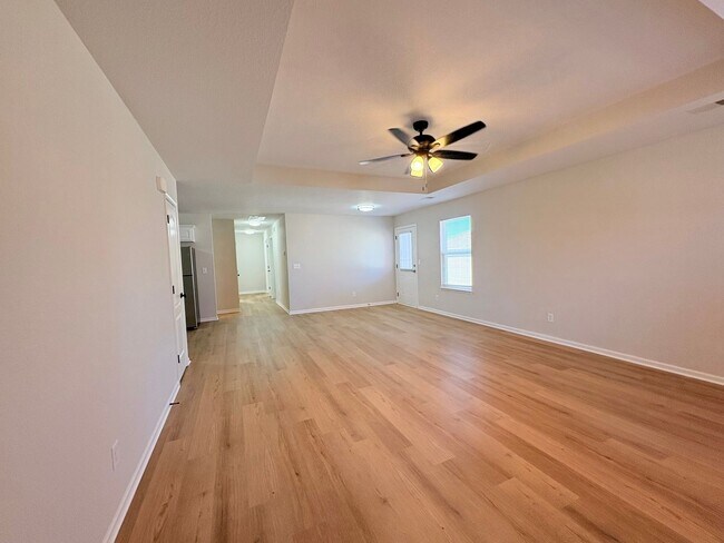 Building Photo - 118-122 SW Rock Garden St