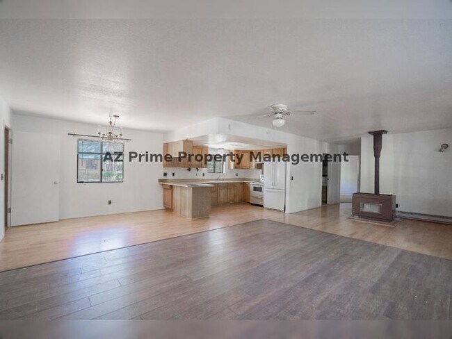 Building Photo - 5383 Glenwood Ln