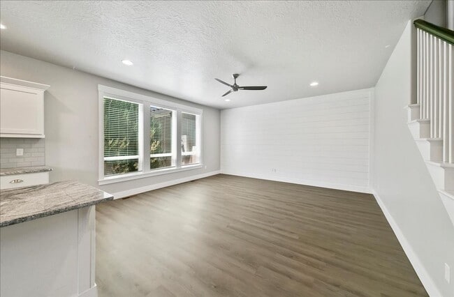 Building Photo - Eagle Townhome with Upscale Finishes!