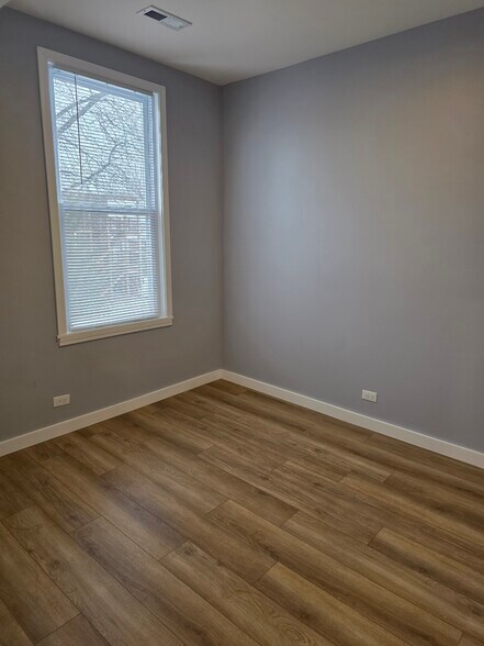 Building Photo - 7613 W 60th St