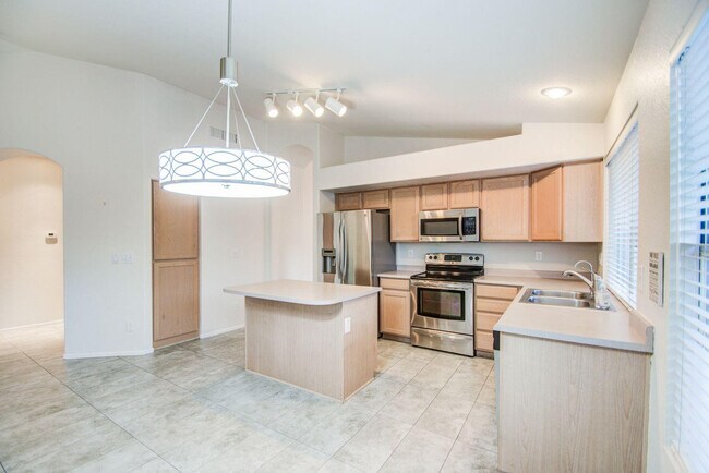 Building Photo - 3216 E Muirwood Dr