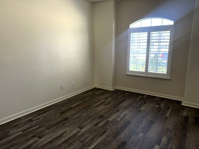 Building Photo - 10824 N Bunker Hill Dr