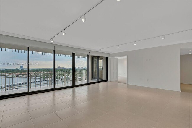 Building Photo - 3 Grove Isle Dr