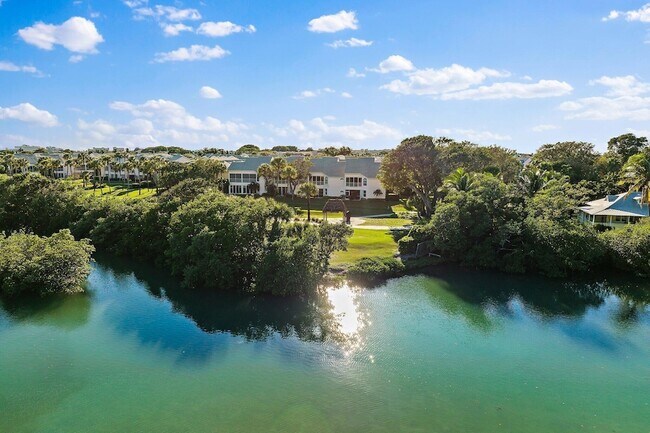 Building Photo - 3902 Fairway Dr S