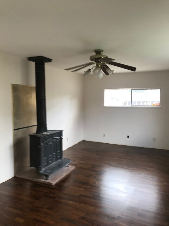 Building Photo - 554 S Indiana St