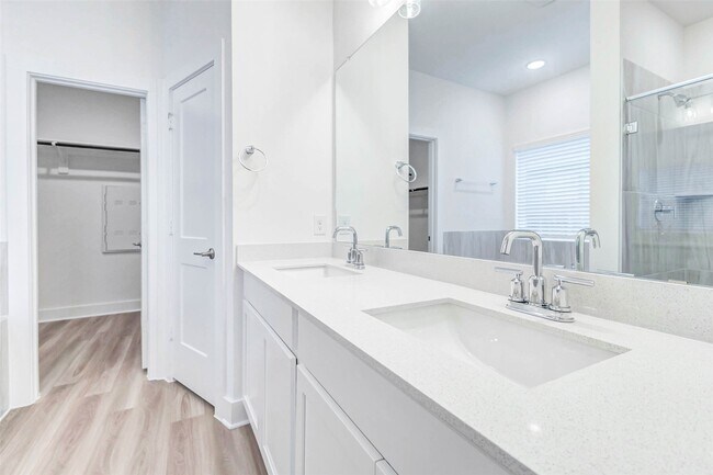 Building Photo - 21734 Persian Lk Dr