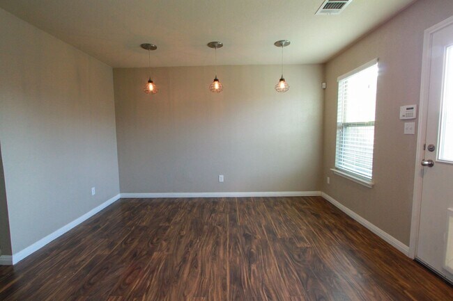 Building Photo - 3 Bedroom, 2.5 Bath Home in East Austin's ...
