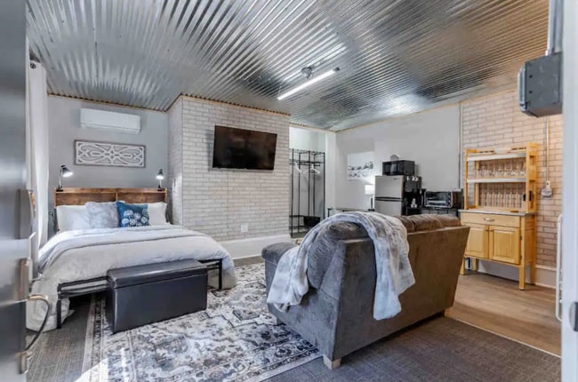 Building Photo - 404 N Washington St