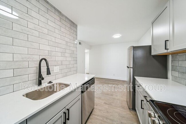 Building Photo - 3169 E 49th St