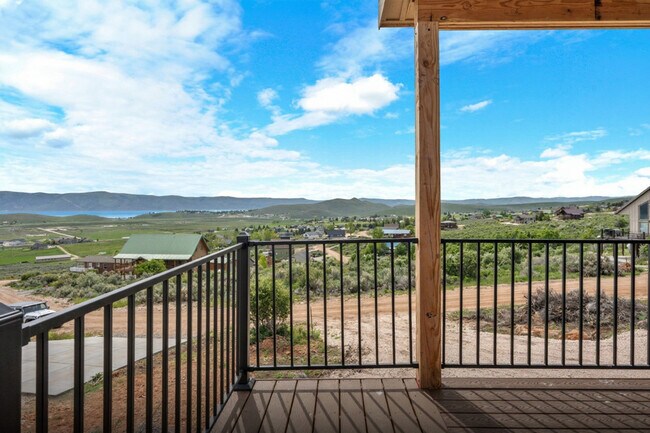 Building Photo - 421 Bluegrass Way