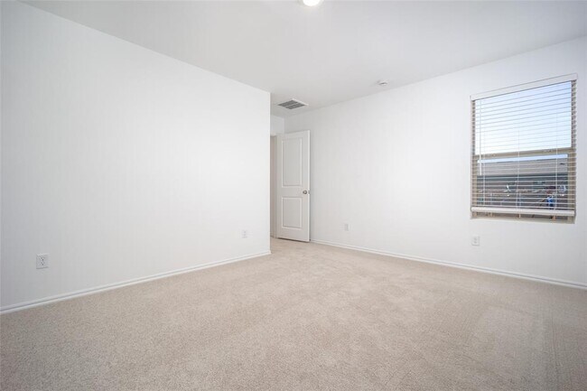 Building Photo - 2023 Delphine Dr