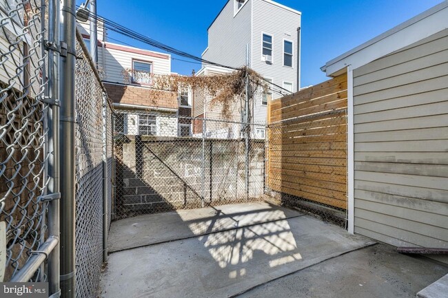 Building Photo - 3058 Tilton St