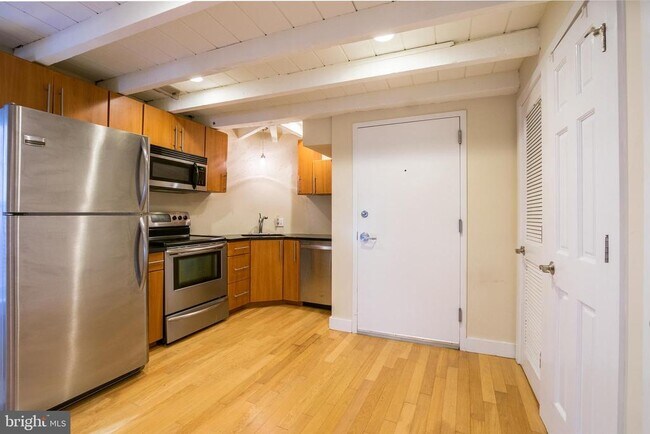 Building Photo - 1431 Spruce St