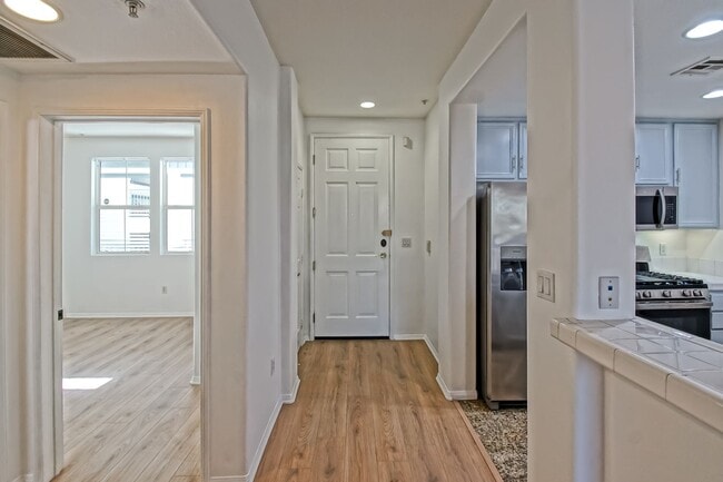 Building Photo - Bright & Airy, Recently Updated 3rd Floor Apartment in the Catalina Building Across from Central ...
